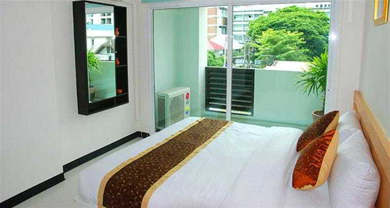Laurel Suite Bangkok Exterior photo